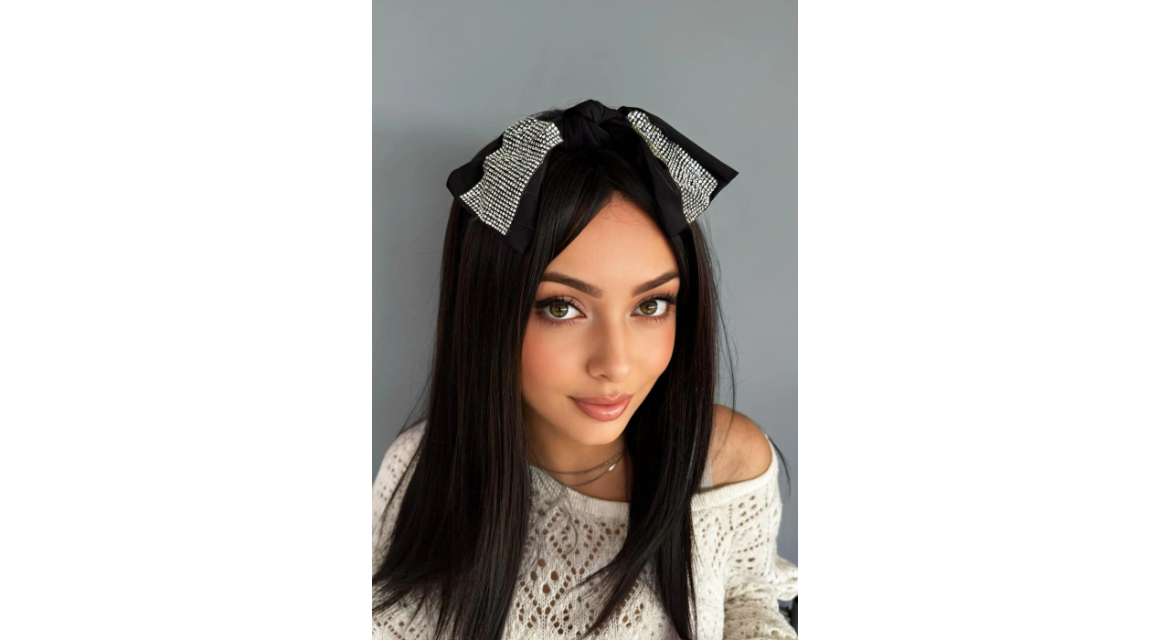 Siyah Renk Kurdele Figürlü Taş Detaylı Saten Taç