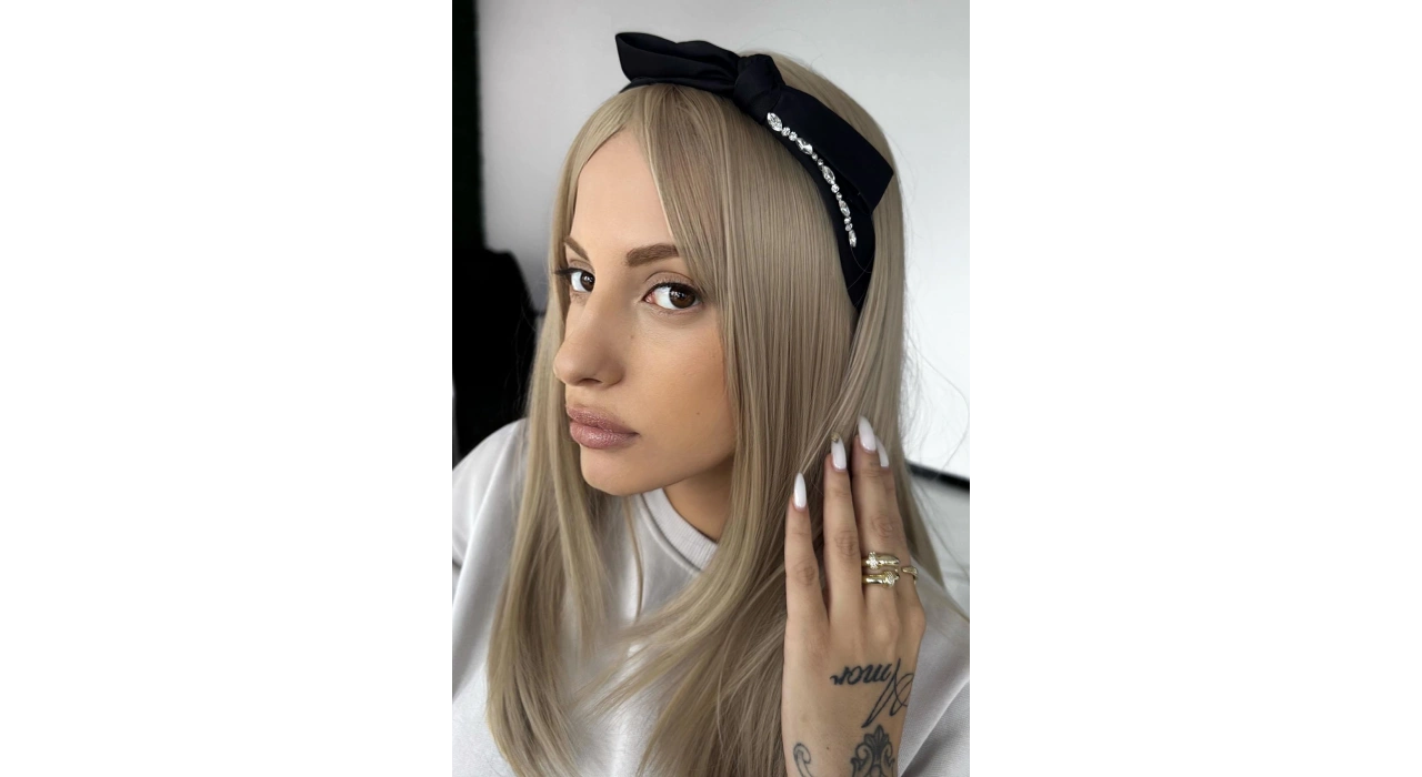 Siyah Renk Kurdele Figürlü Taş Detaylı Taç