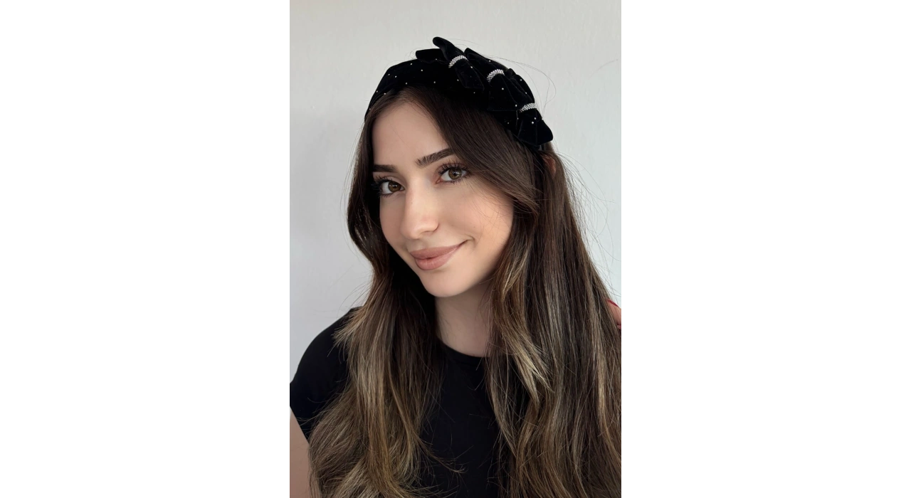 Siyah Renk Kurdele Figürlü Taş Detaylı Taç