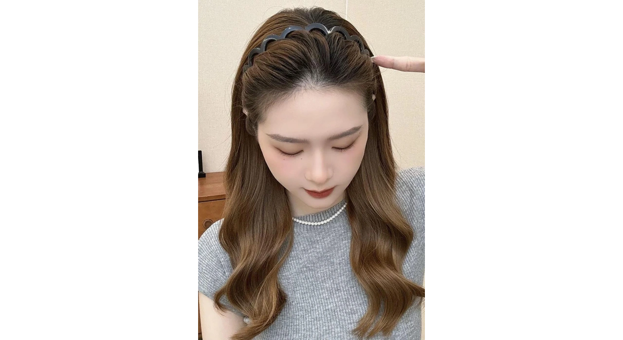 Siyah Renk Tarak Detaylı Taç