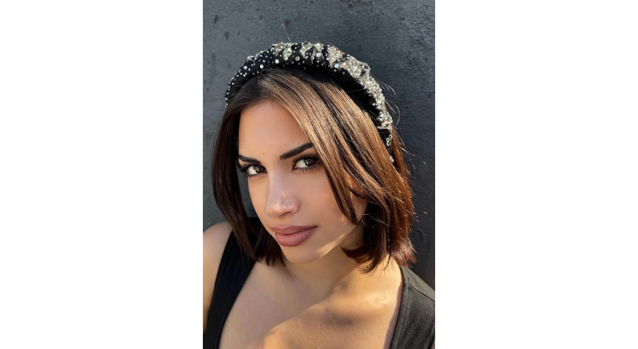 Siyah Renk Taş Detaylı Taç