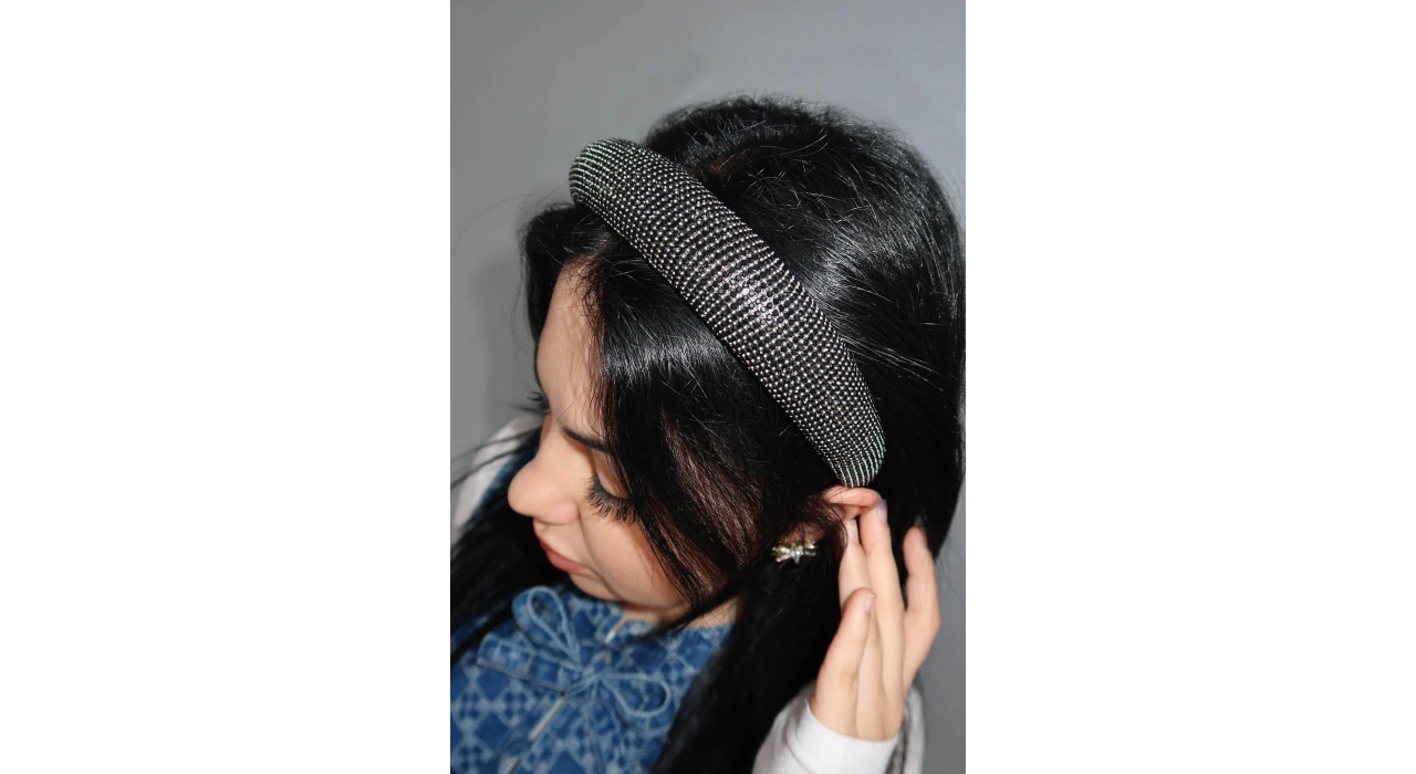 Siyah Renk Taş Detaylı Taç