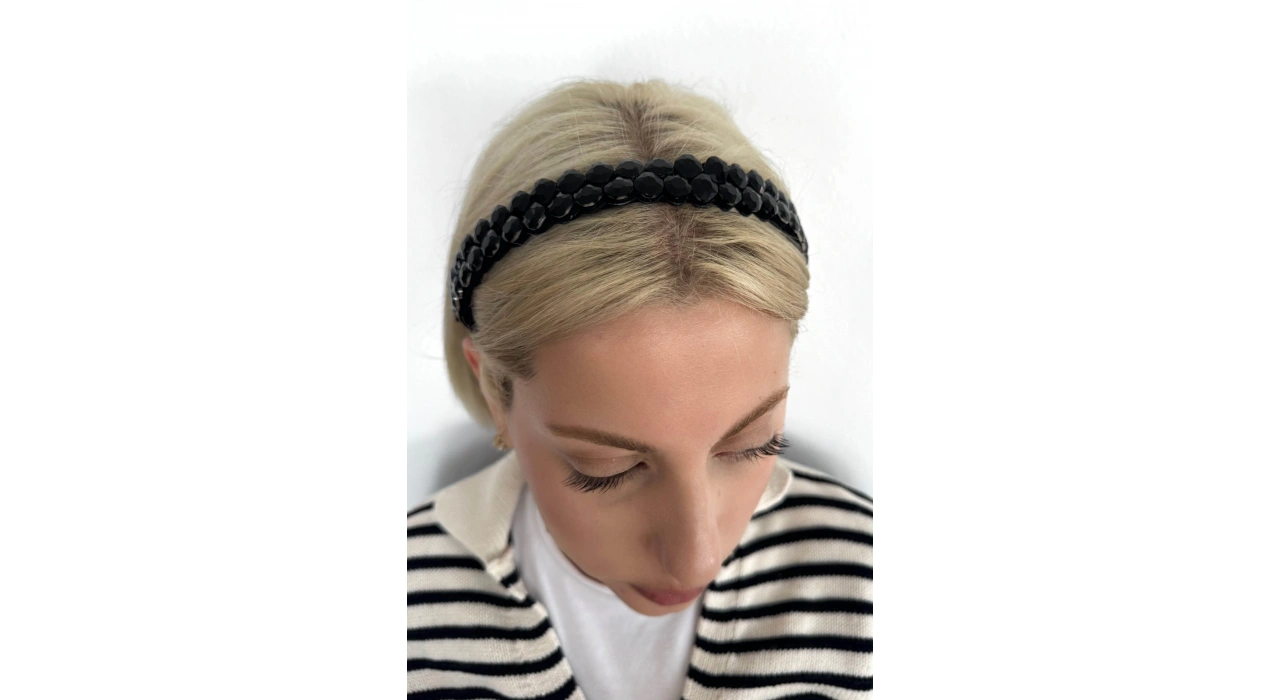 Siyah Renk Taş Detaylı Taç