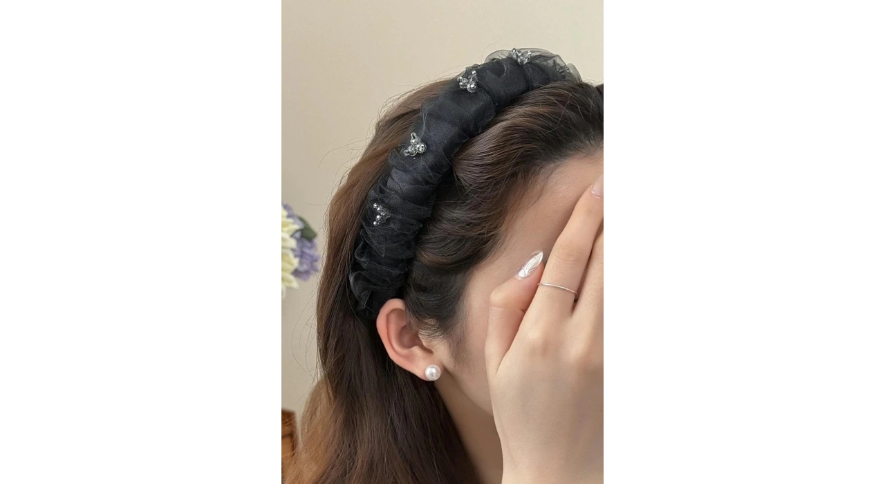 Siyah Renk Taş Detaylı Taç