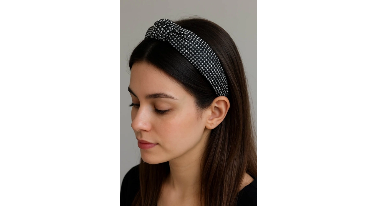 Siyah Renk Taş Detaylı Taç