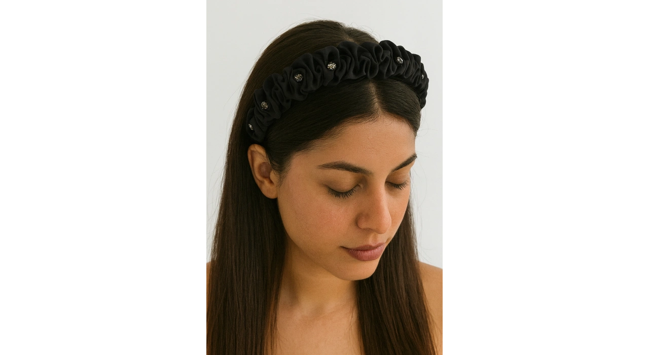 Siyah Renk Taş Detaylı Taç