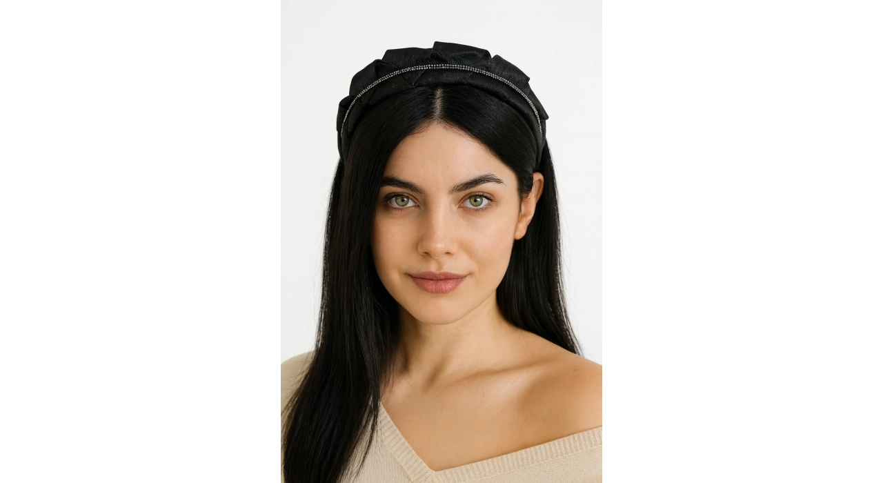 Siyah Renk Taş Detaylı Taç