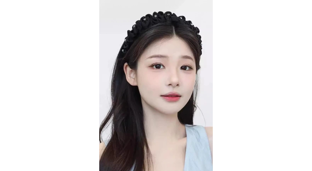 Siyah Renk Taş Detaylı Taç