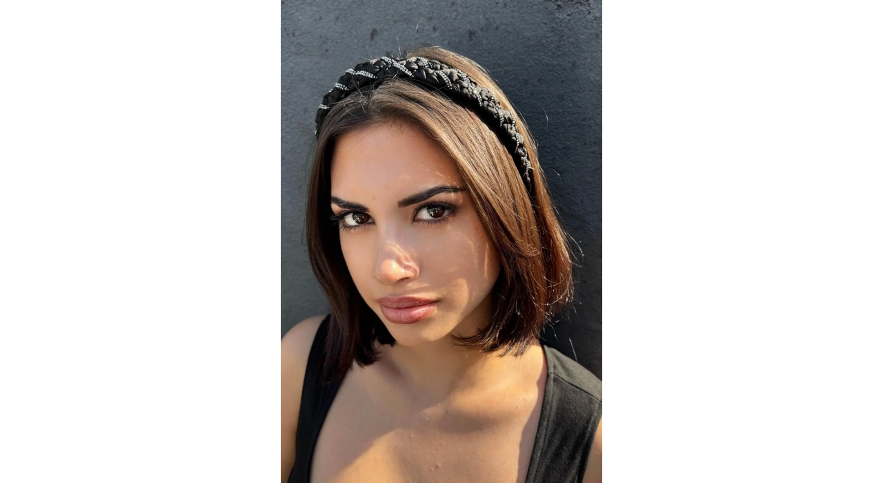 Siyah Renk Taş Detaylı Taç