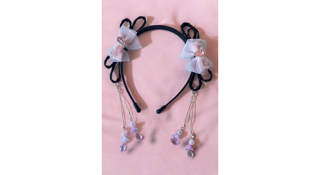 Siyah Renk Taş Detaylı Taç