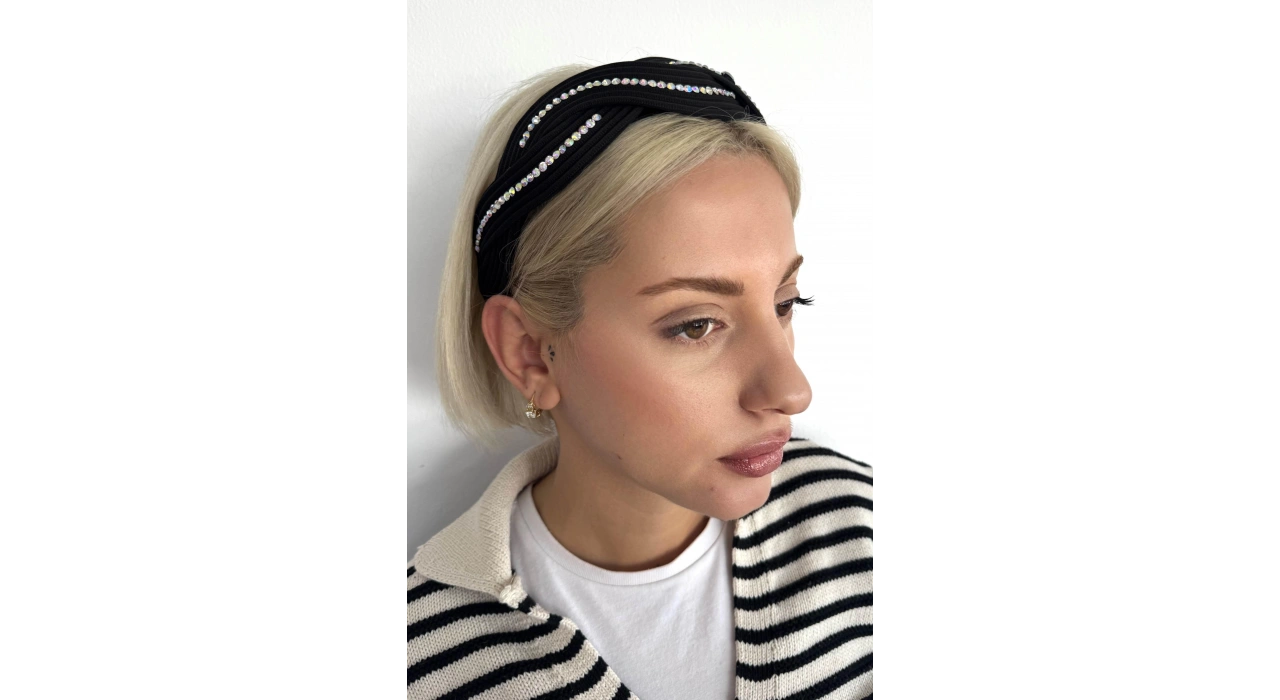 Siyah Renk Taş Detaylı Taç