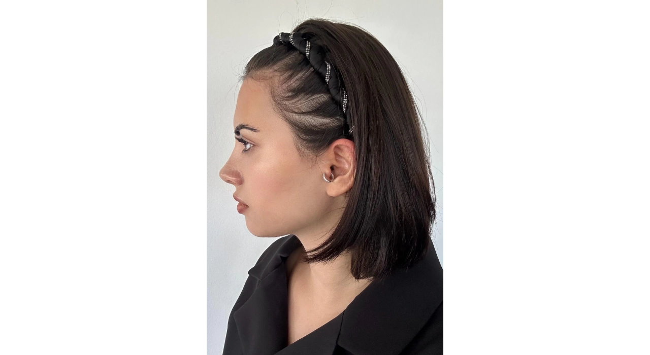 Siyah Renk Taş Detaylı Taraklı Taç