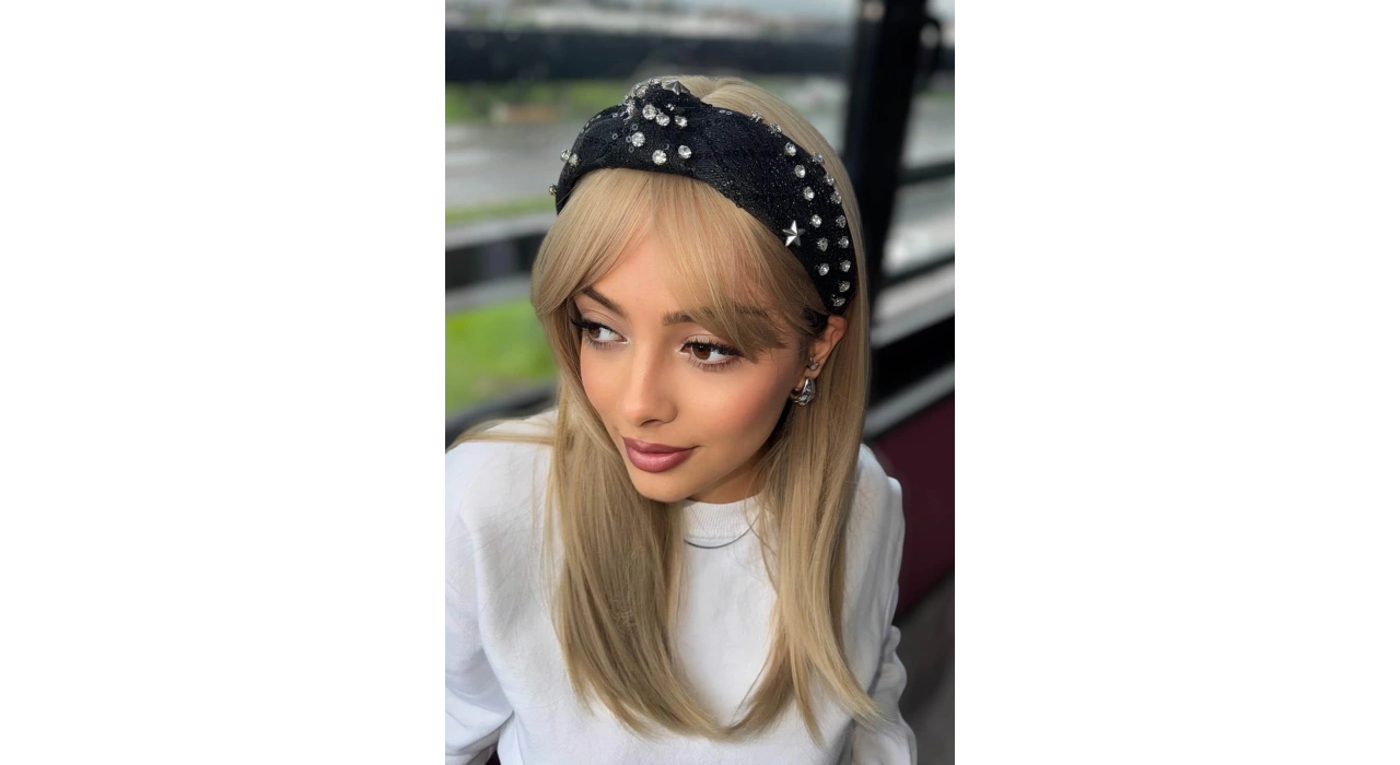 Siyah Renk Taş Ve Yıldız Detaylı Taç