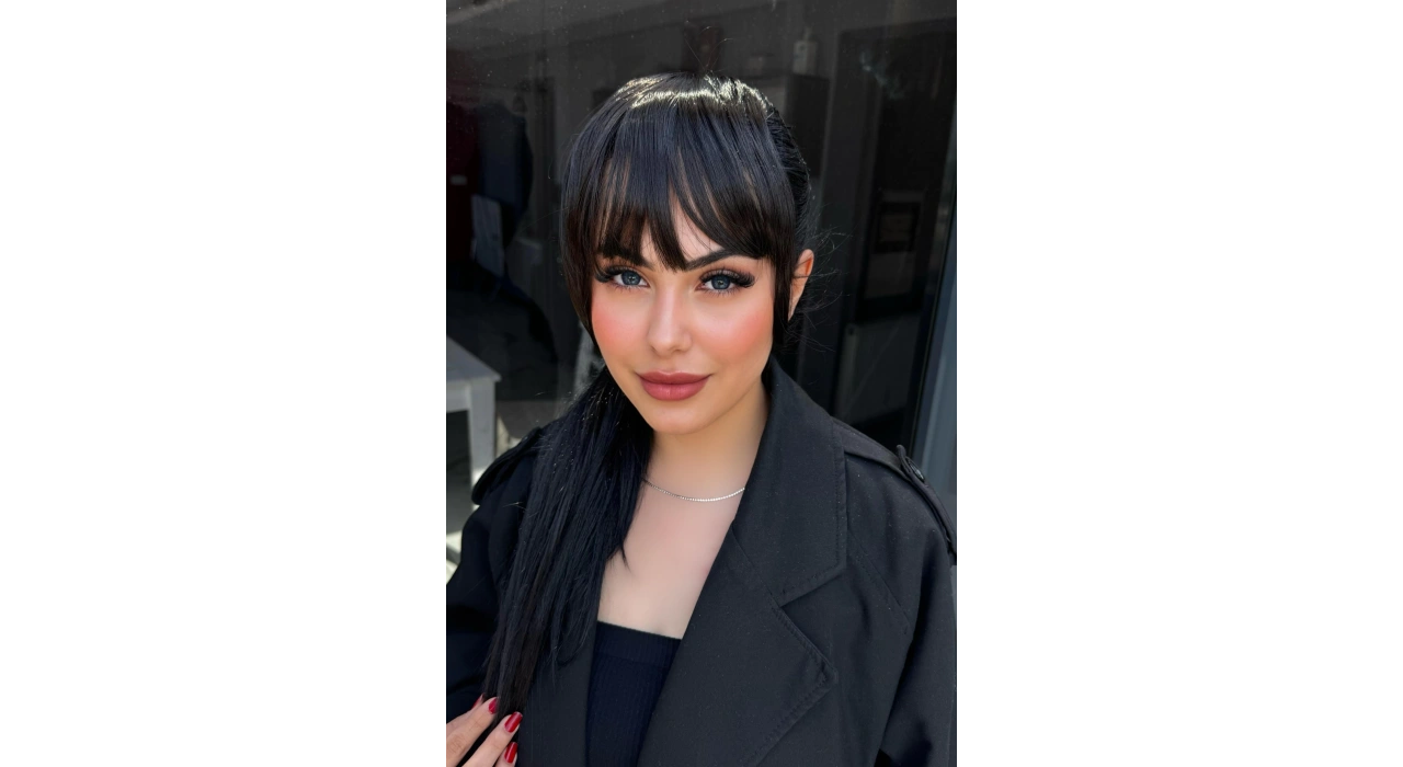 Siyah Renk Uzun Kenarlı Seyrek Takma Kahkül