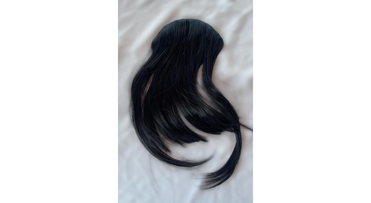 Siyah Renk Uzun Kenarlı Seyrek Takma Kahkül