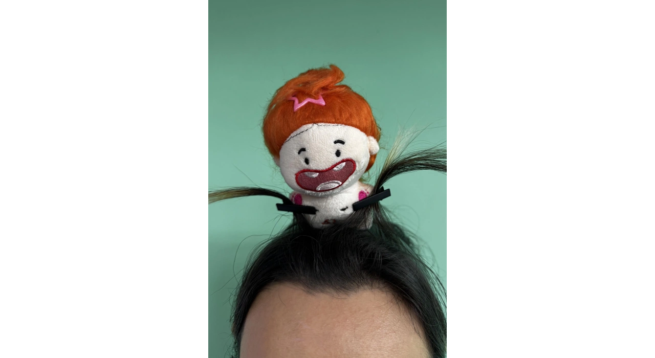 Turuncu Renk Kız Figürlü Perçem Tokası Detaylı Taç