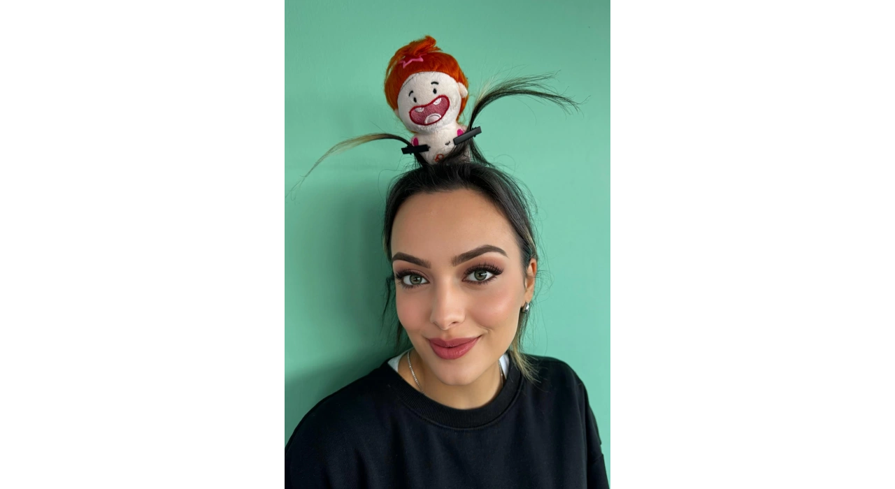 Turuncu Renk Kız Figürlü Perçem Tokası Detaylı Taç