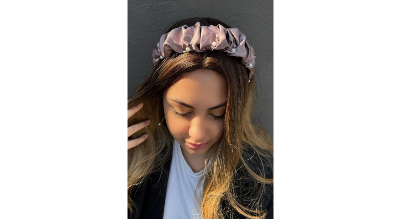 Vizon Renk İnci Detaylı Büzgülü Taç