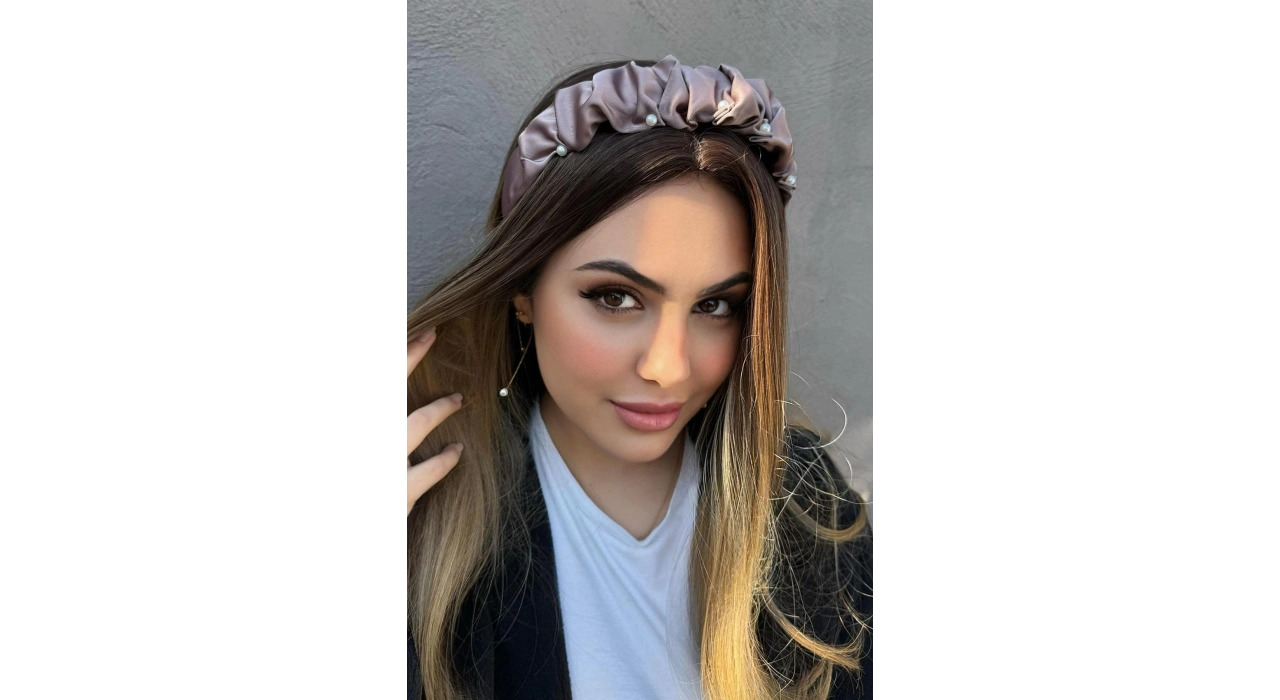 Vizon Renk İnci Detaylı Büzgülü Taç