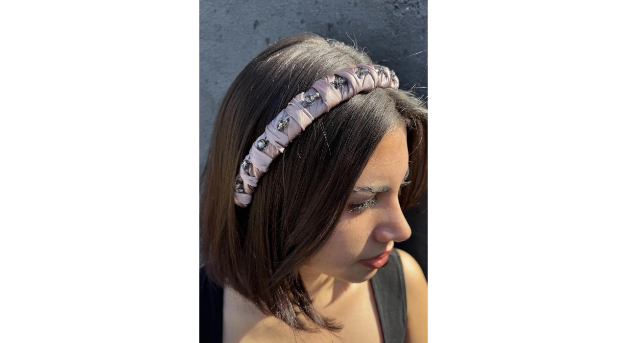 Vizon Renk Taş Detaylı Taç