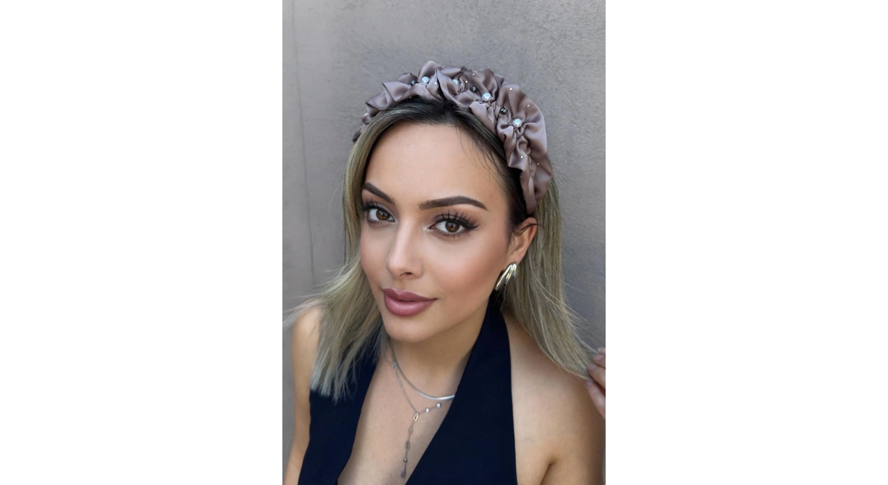 Vizon Renk Taş Ve İnci Detaylı Taç