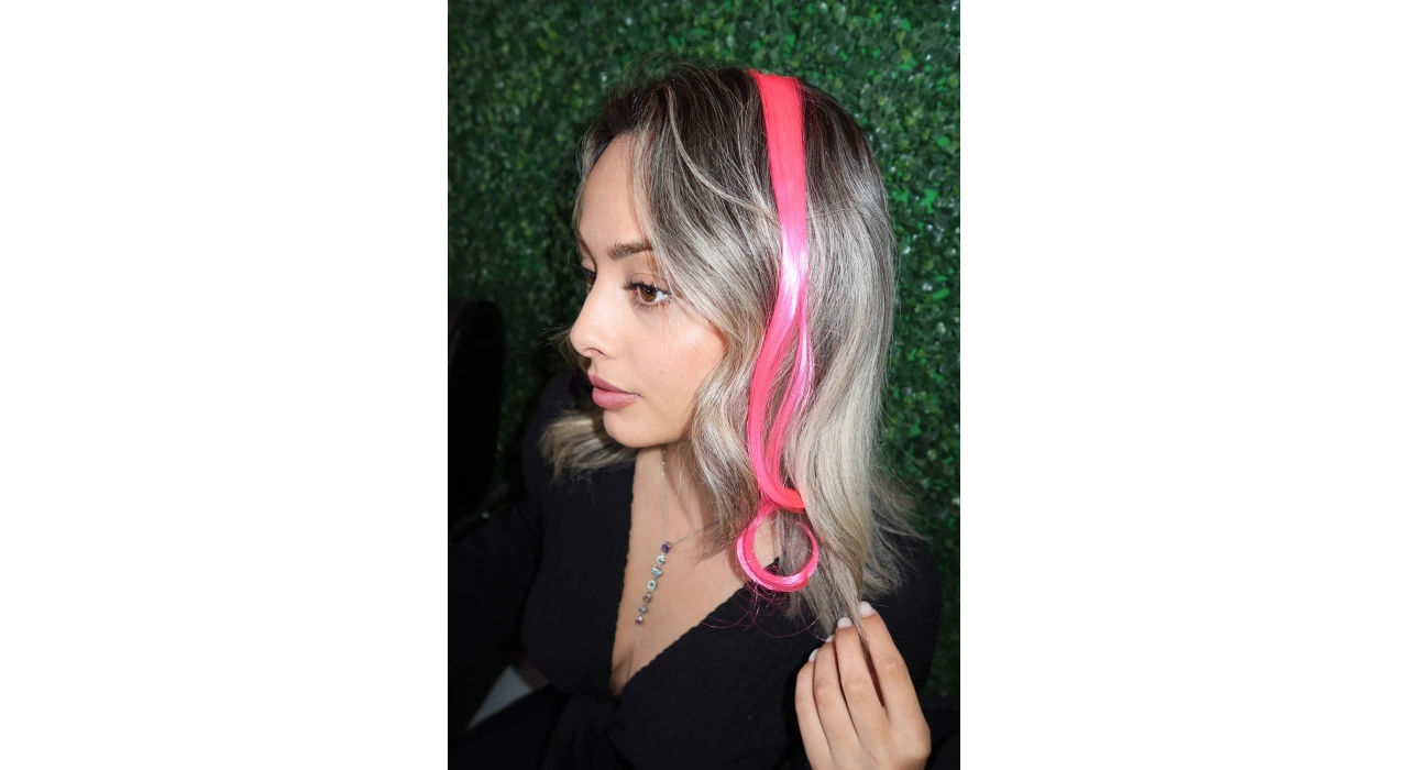 Yan Çıt Çıt Postiş / Neon Pembe Dalgalı / 45 Cm