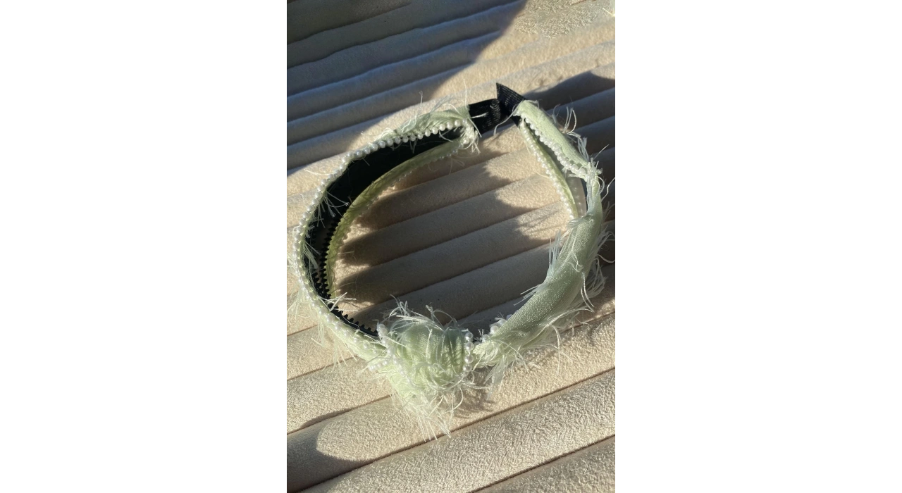 Yeşil Renk İnci Detaylı Taç