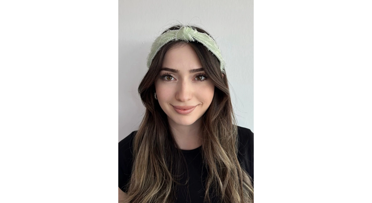 Yeşil Renk İnci Detaylı Taç