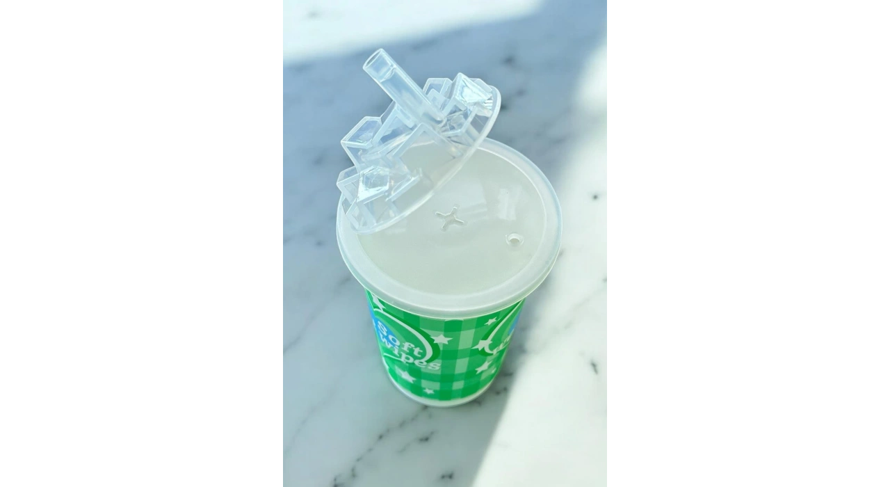 Yeşil Renk Kalp Figürlü Anahtarlık Detaylı Kutulu Islak Mendil