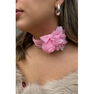 Açık Pembe Renk Çiçek Detaylı Choker Kolye