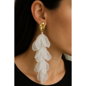 Altın Renk Beyaz Yaprak Figürlü Küpe Çift