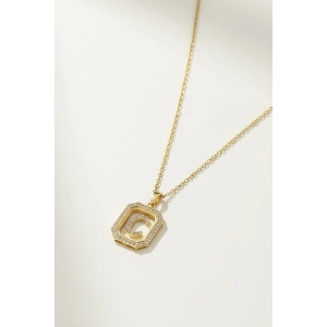 Altın Renk C Harf Taş Detaylı Çelik Kolye