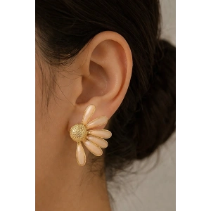 Altın Renk Çiçek Figürlü Küpe (Çift)