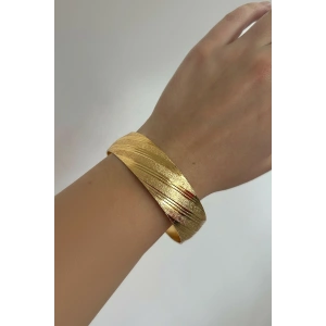 Altın Renk Çizgi Detaylı Kalın Bilezik