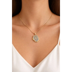 Altın Renk D Harf Taş Detaylı Çelik Kolye