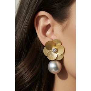 Altın Renk İnci ve Çiçek Detaylı 14k Altın Kaplama  Küpe (Çift)