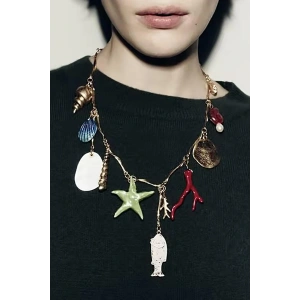 Altın Renk Karışık Figürlü Tasarım Kolye