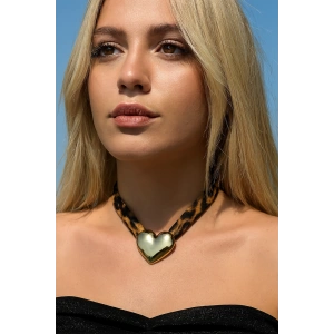 Altın Renk Leopar Desenli Kalp Figürlü Tasarım Kolye