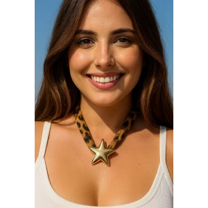 Altın Renk Leopar Desenli Yıldız Figürlü Tasarım Kolye