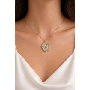 Altın Renk M Harf Taş Detaylı Çelik Kolye
