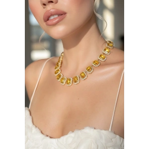 Altın Renk Sarı Taş Detaylı Tasarım Abiye Kolye