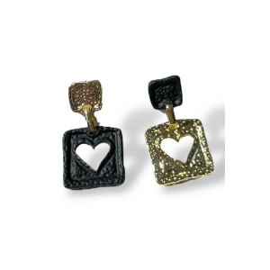 Altın Ve Siyah Renk Kalp Figürlü Küpe (Çift)