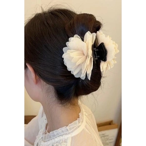 Beyaz Renk Çiçek Figürlü Mandal Toka