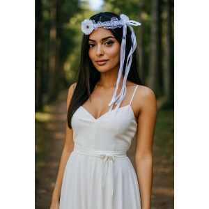 Beyaz Renk Çiçek Figürlü Taç