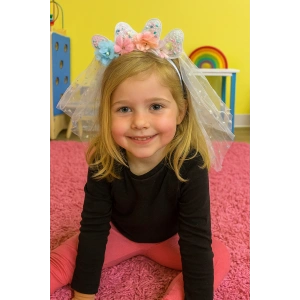 Beyaz Renk Çiçek Figürlü Tül Detaylı Taç