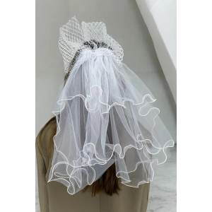 Beyaz Renk Duvak Detaylı Pens Toka