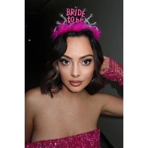 Fuşya Renk Tüylü Bride To Be Yazılı Tarak Taç