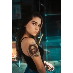 Geçici Kadın Modelli Dövme Tattoo