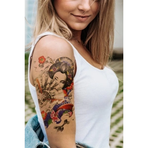 Geçici Kadın Modelli Dövme Tattoo