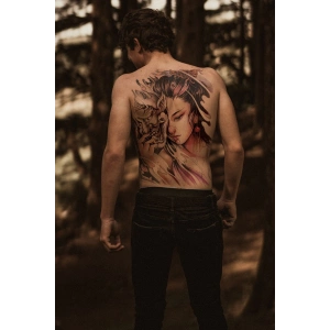 Geçici Kadın Modelli Sırt Dövme Tattoo
